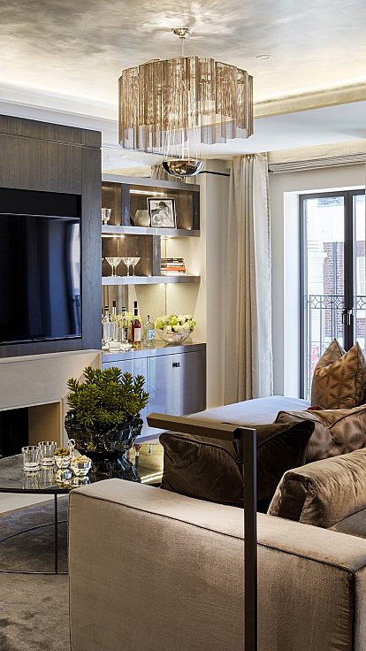 Interior design st james apartment chandelier2